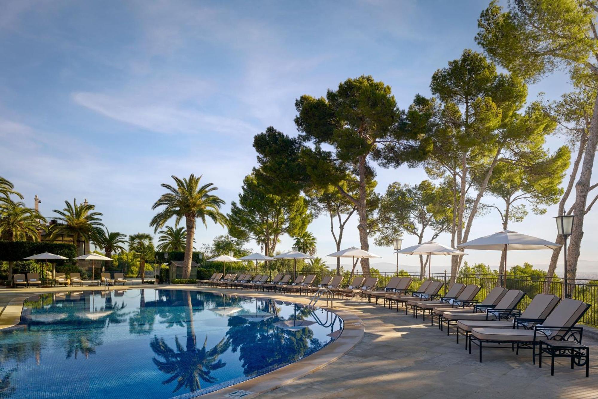 Castillo Hotel Son Vida, A Luxury Collection Hotel, Mallorca (Adults Only) Palma de Mallorca Bagian luar foto The swimming pool at the hotel