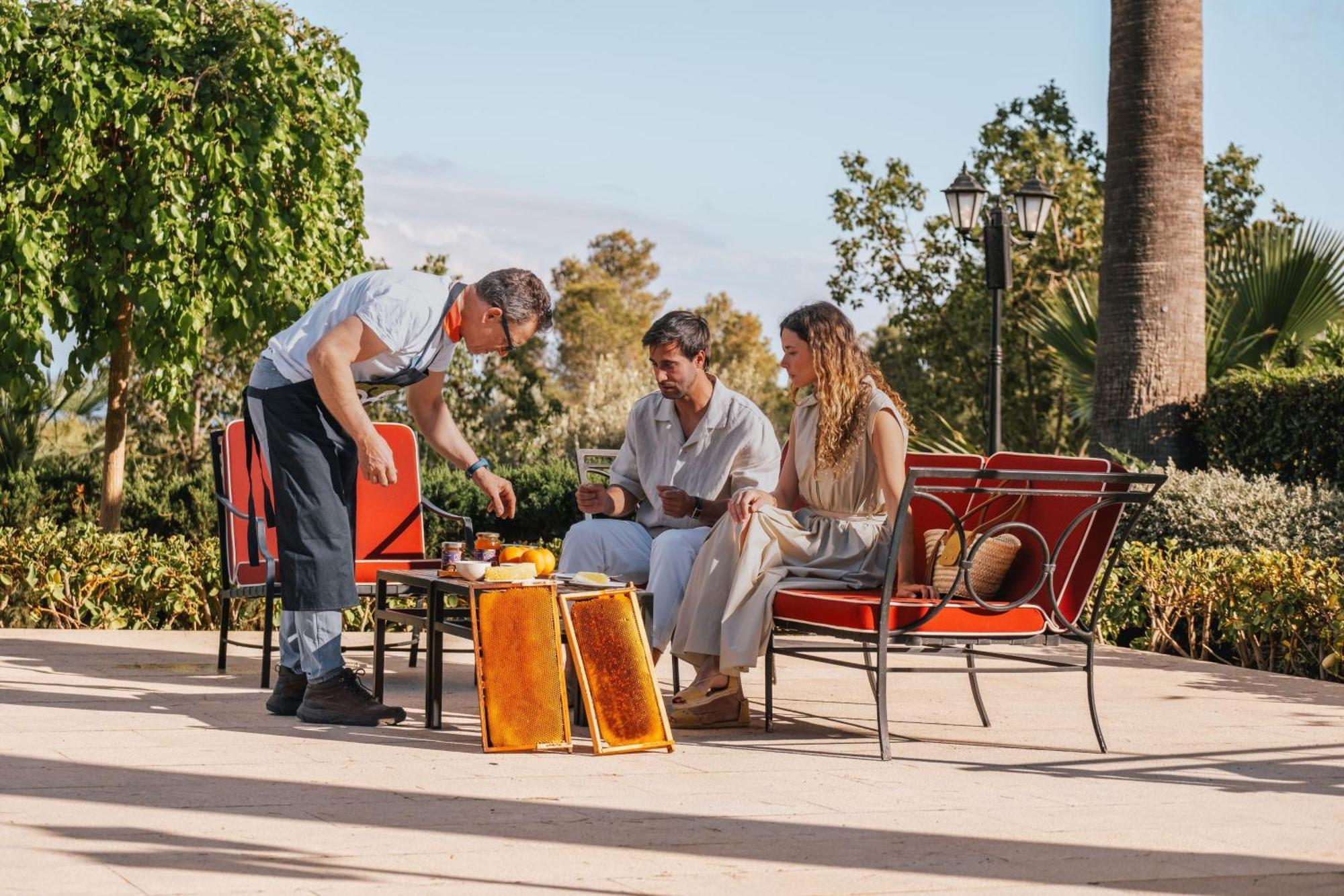 Castillo Hotel Son Vida, A Luxury Collection Hotel, Mallorca (Adults Only) Palma de Mallorca Bagian luar foto A guest enjoys a honey tasting with the honey producer
