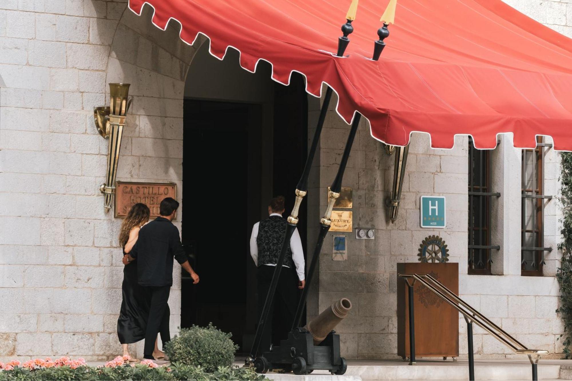Castillo Hotel Son Vida, A Luxury Collection Hotel, Mallorca (Adults Only) Palma de Mallorca Bagian luar foto The entrance of the hotel