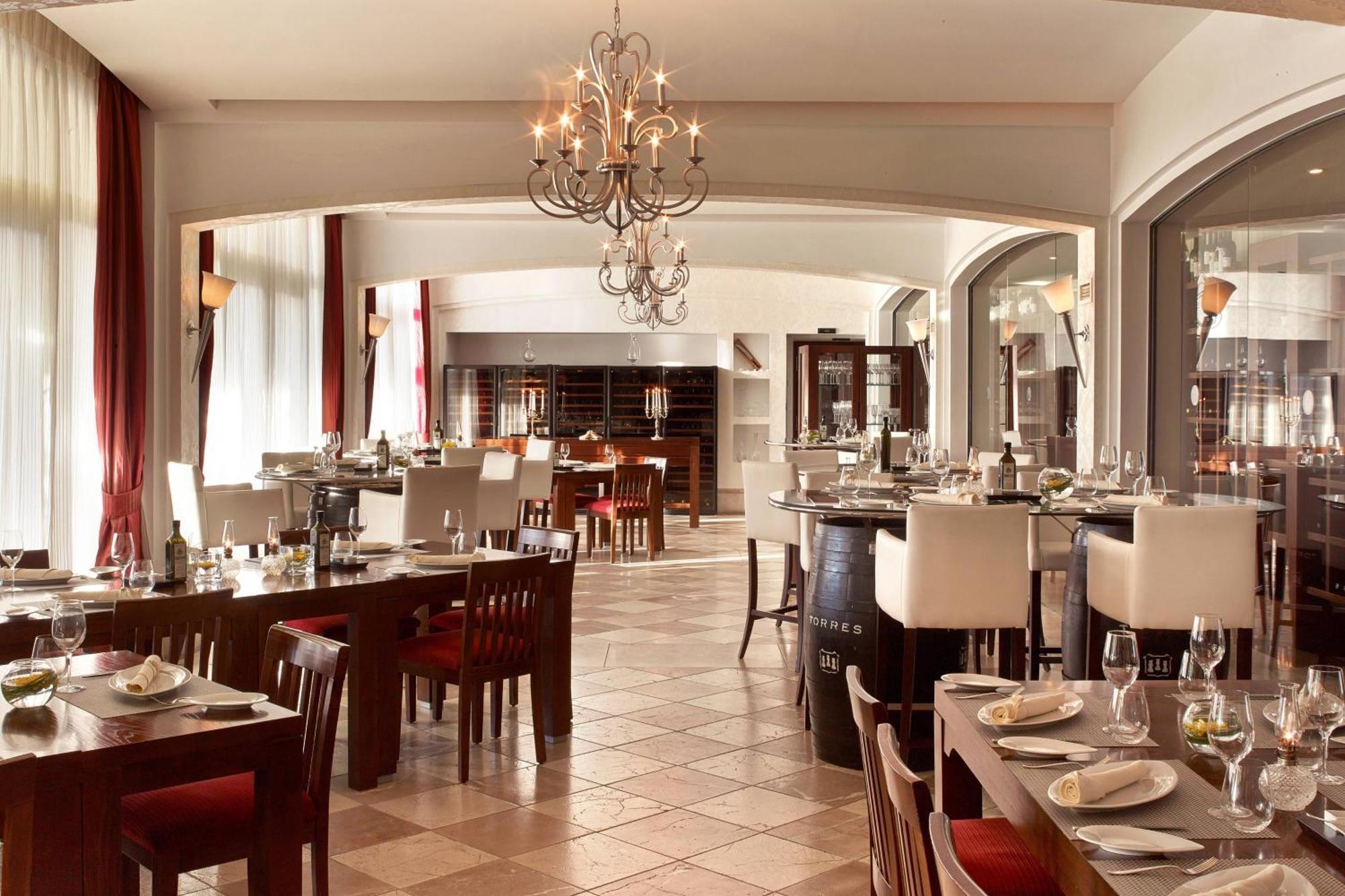Castillo Hotel Son Vida, A Luxury Collection Hotel, Mallorca (Adults Only) Palma de Mallorca Bagian luar foto Interior of a restaurant