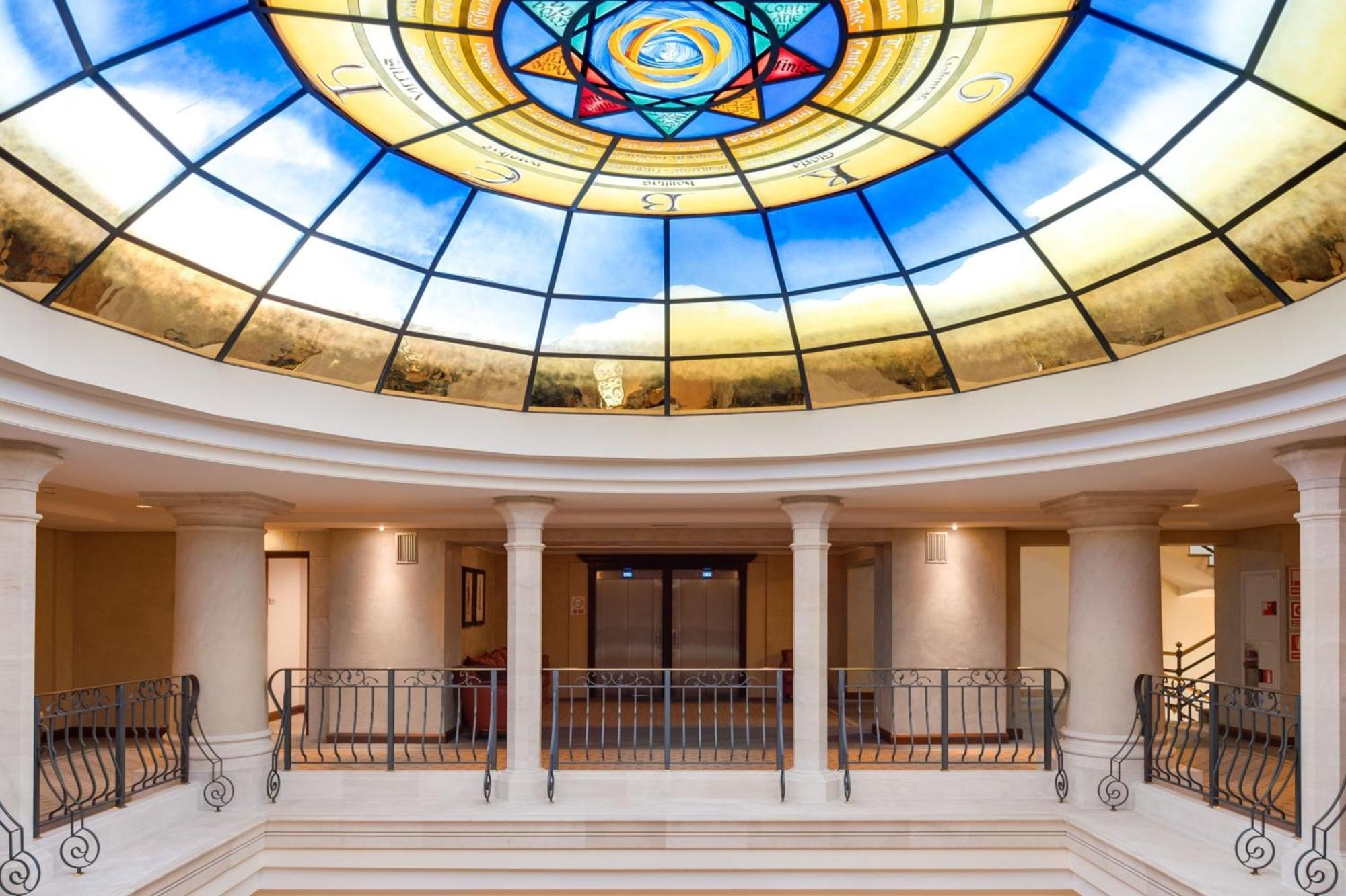 Castillo Hotel Son Vida, A Luxury Collection Hotel, Mallorca (Adults Only) Palma de Mallorca Bagian luar foto The ceiling of the synagogue