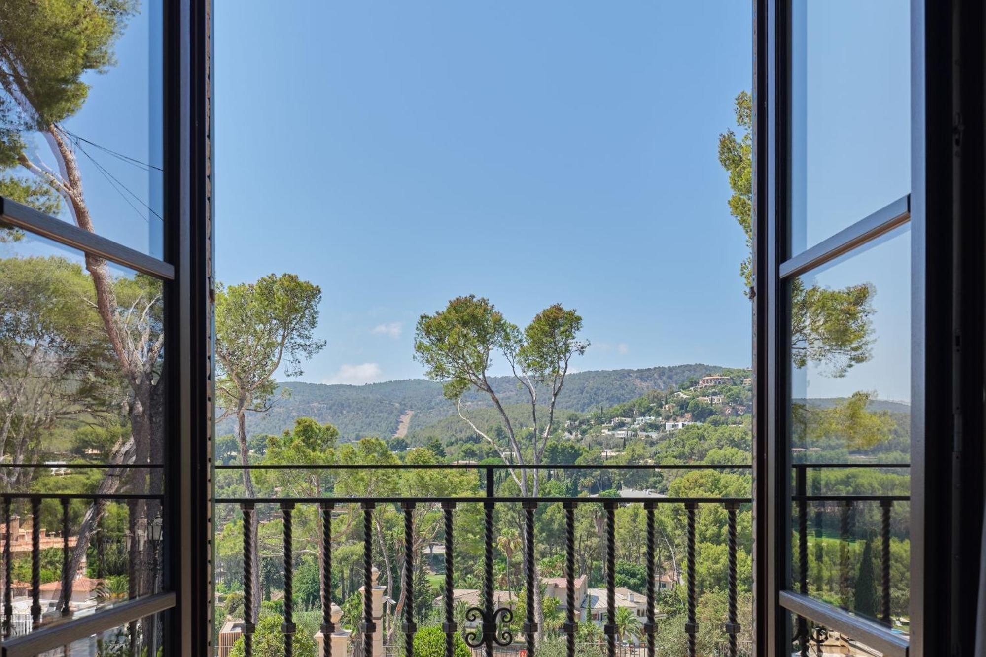 Castillo Hotel Son Vida, A Luxury Collection Hotel, Mallorca (Adults Only) Palma de Mallorca Bagian luar foto Vista del castillo desde el balcón